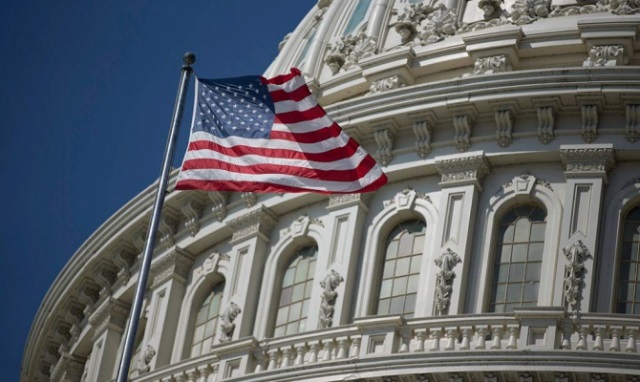 В конгрессе США потребовали начать новое расследование против Клинтон